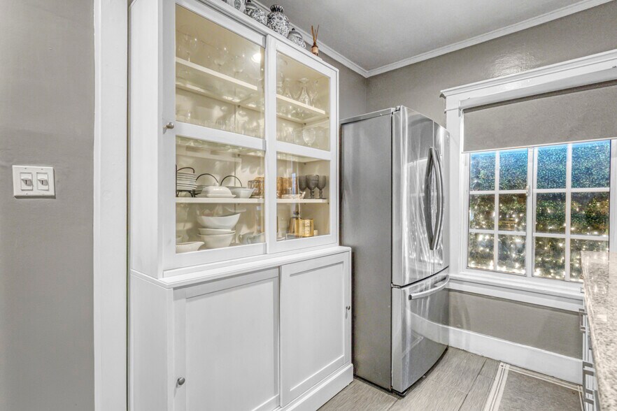 More Photos Of 1276 N Sweetzer Ave, West Hollywood Apartments For Sale