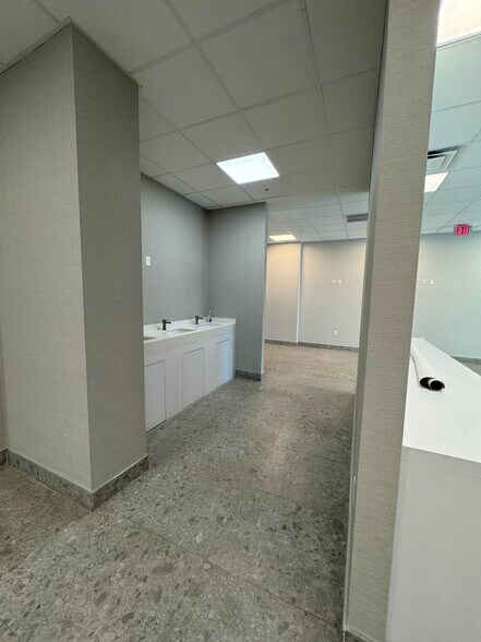 More Photos Of 2820 NE 214th St, Aventura Loft Creative Space For Sale