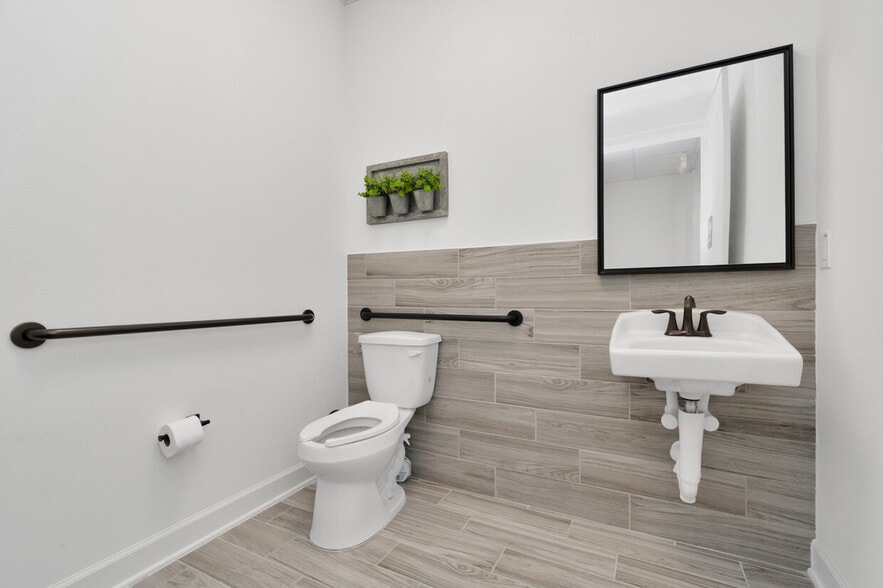 More Photos Of 30625 Kingsland, Brookshire Medical For Sale