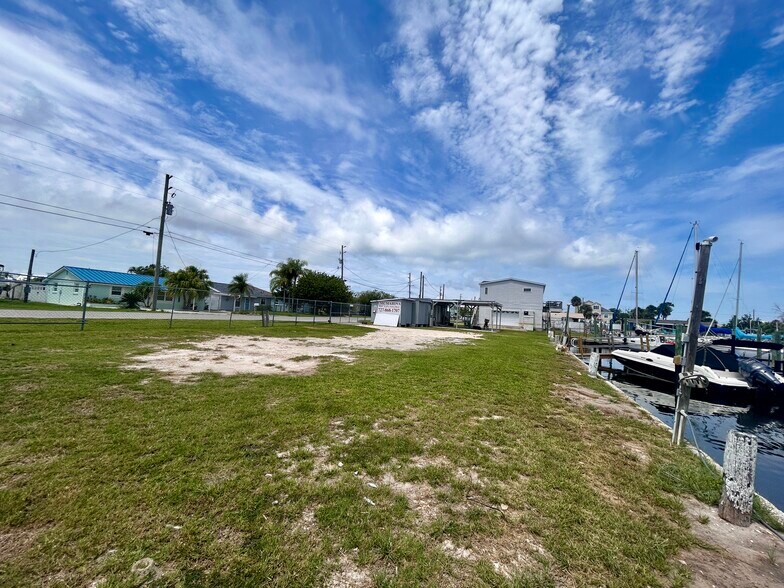 More Photos Of 6501 Boatyard Dr, Hudson Specialty For Sale