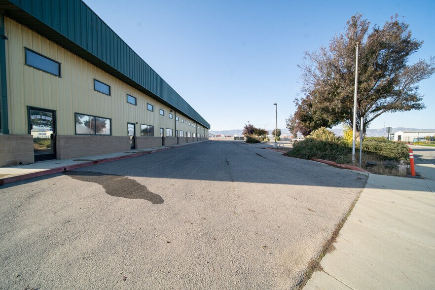 More Photos Of 180 E San Antonio Dr, King City Manufacturing For Lease