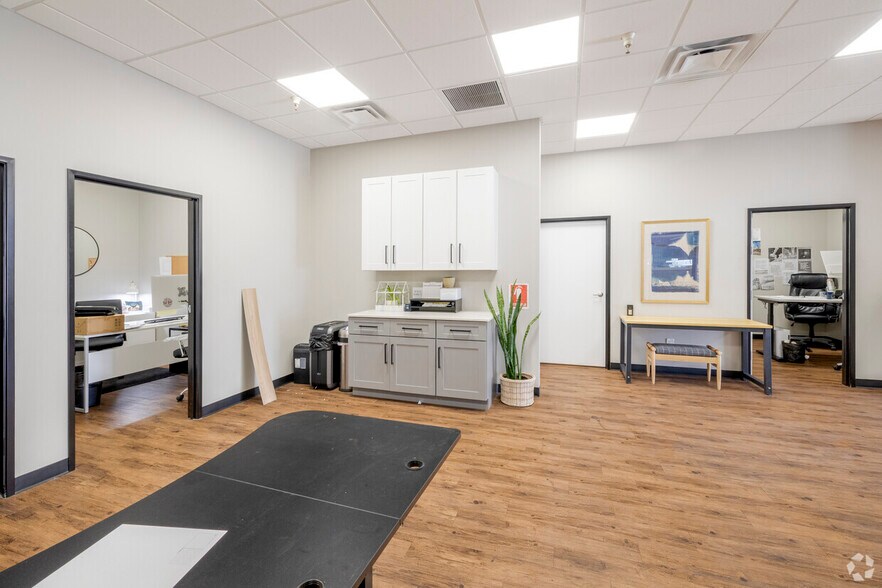 More Photos Of 1315 E Gibson Ln, Phoenix Warehouse For Lease