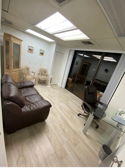 More Photos Of 2335 Tamiami Trl N, Naples Medical For Sale