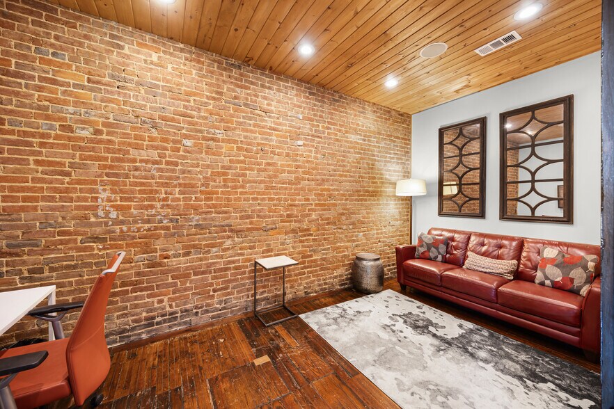 More Photos Of 109 E Lafayette St, Jackson Office Residential For Lease