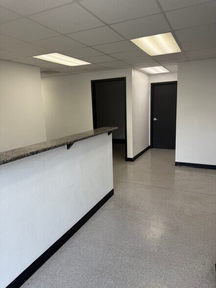 More Photos Of 9011 Polaris Dr, Oklahoma City Distribution For Lease