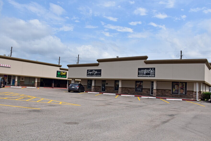 More Photos Of 1702 1st St E, Humble Storefront For Sale