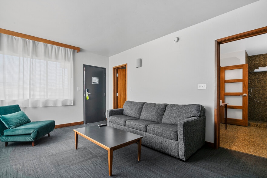 More Photos Of 1314 W Grove St, Boise Hotel For Sale