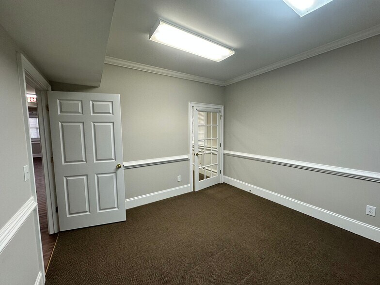 More Photos Of 327 Dahlonega St, Cumming Medical For Sale