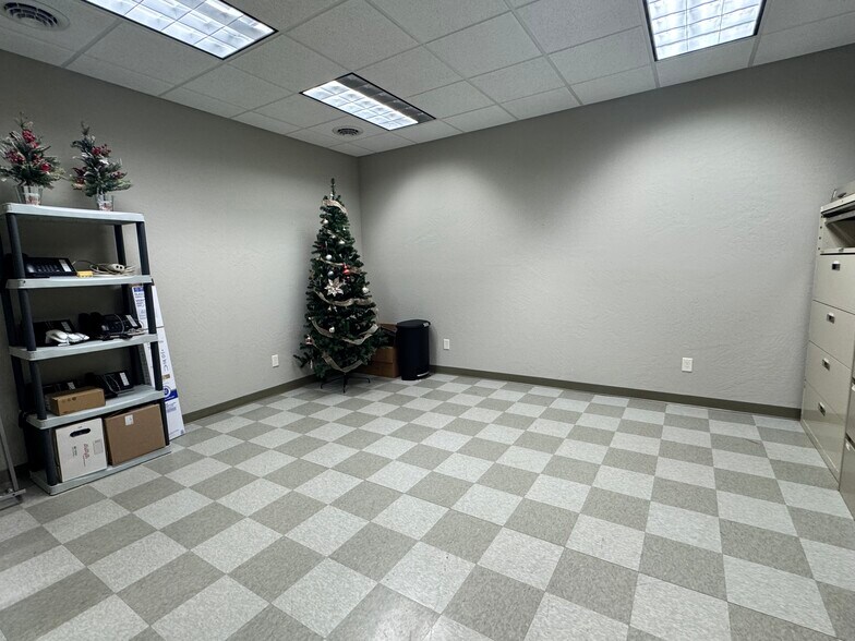 More Photos Of 1713 Tullamore Ave, Bloomington Medical For Lease