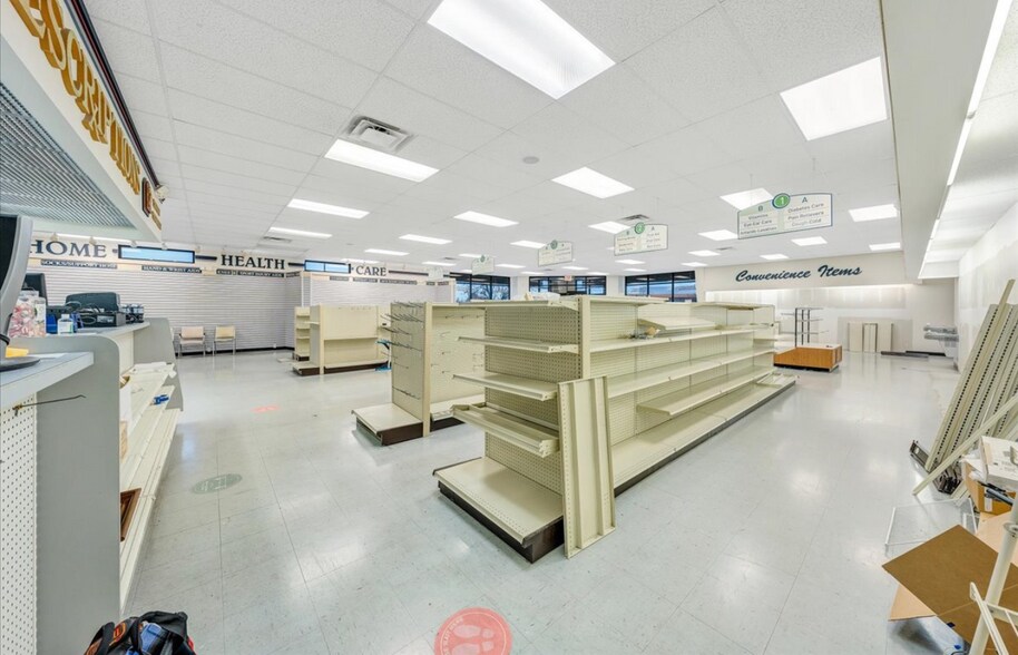 More Photos Of 119 E Cleveland Ave, Vinton Freestanding For Lease