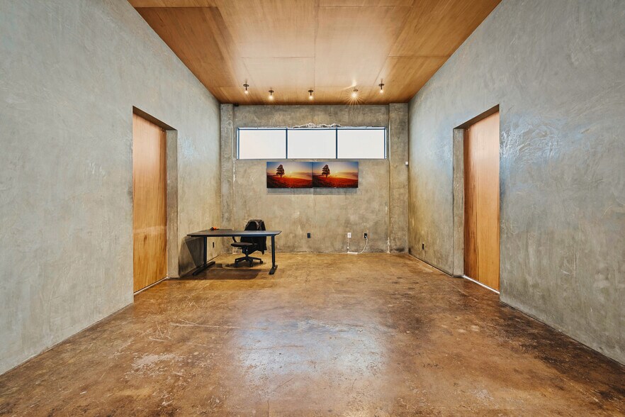 More Photos Of 311-321 Sixth St, San Antonio Office For Sale