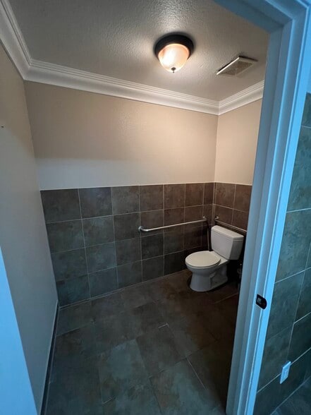 More Photos Of 444 Broadway Ave, Atwater Freestanding For Sale