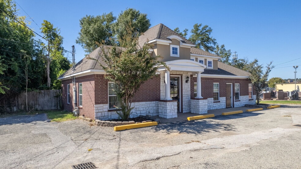More Photos Of 3815 Troup Hwy, Tyler Medical For Sale