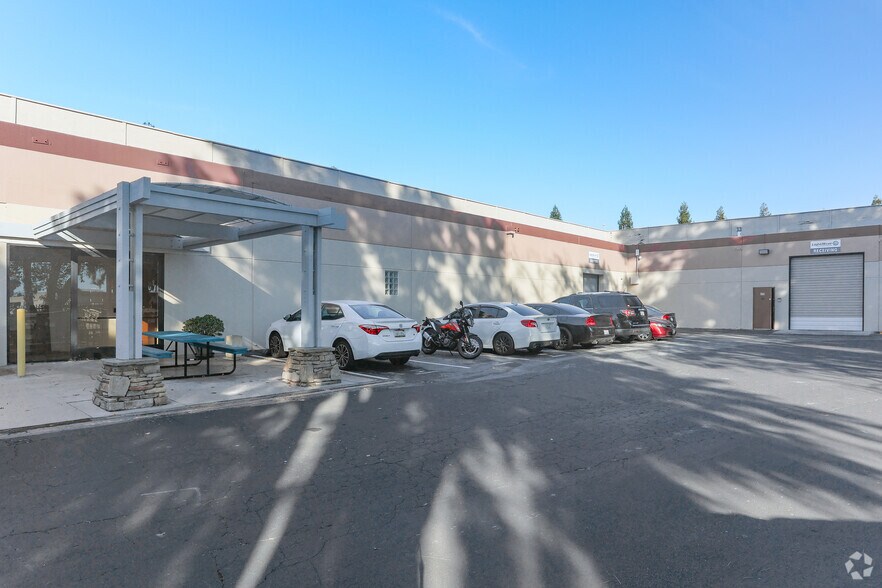 More Photos Of 2150 John Glenn Dr, Concord Telecom Hotel Data Hosting For Lease