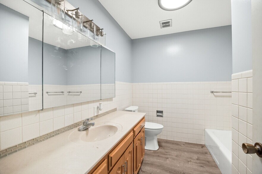 More Photos Of 802 E Nodaway St, Oregon Flex For Sale