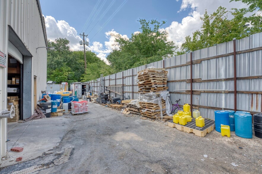 More Photos Of 900 McPhaul, Austin Warehouse For Sale
