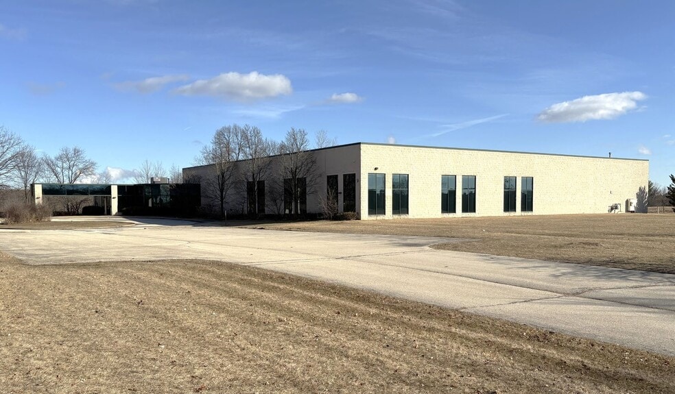 More Photos Of 9980 S Oakwood Park Dr, Franklin Manufacturing For Sale