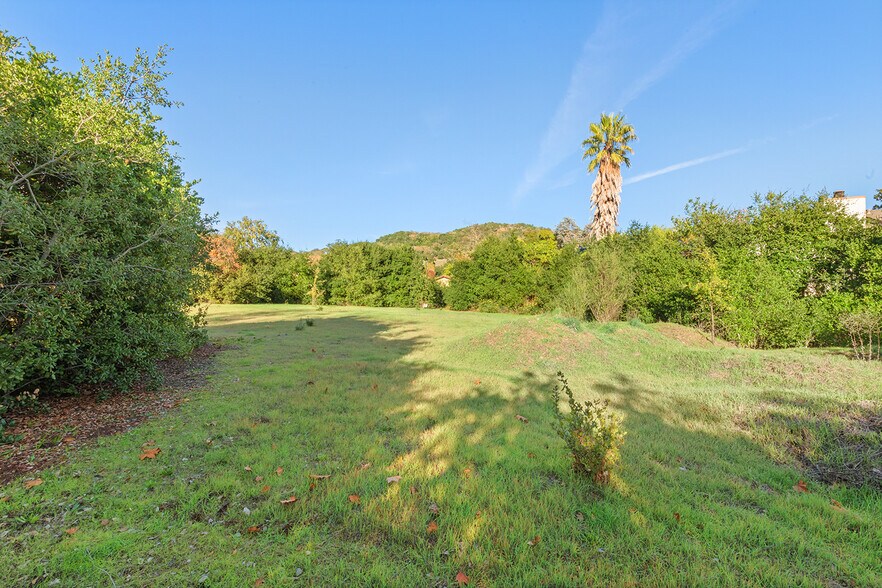 More Photos Of 254 1st St E, Sonoma Land For Sale