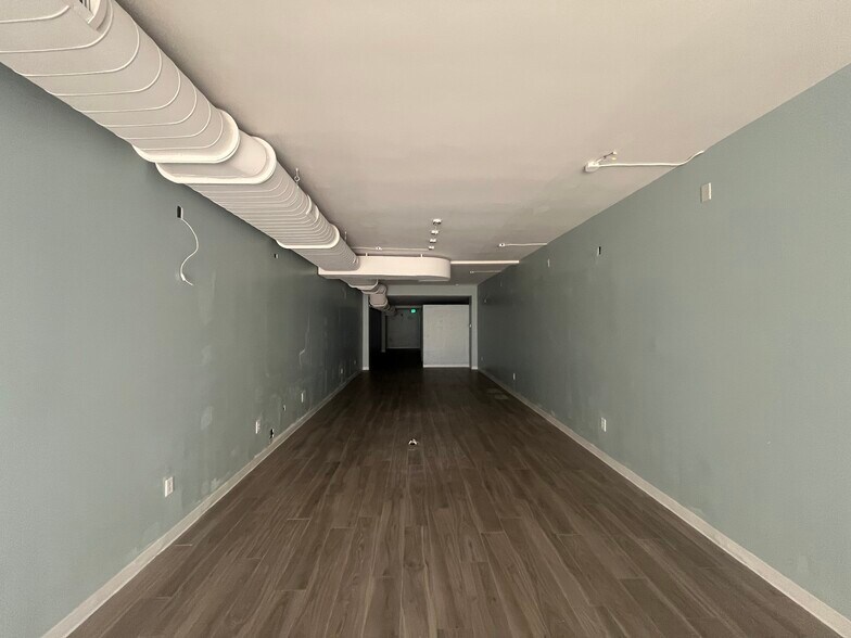 More Photos Of 313-321 John Ringling Blvd, Sarasota Storefront For Lease