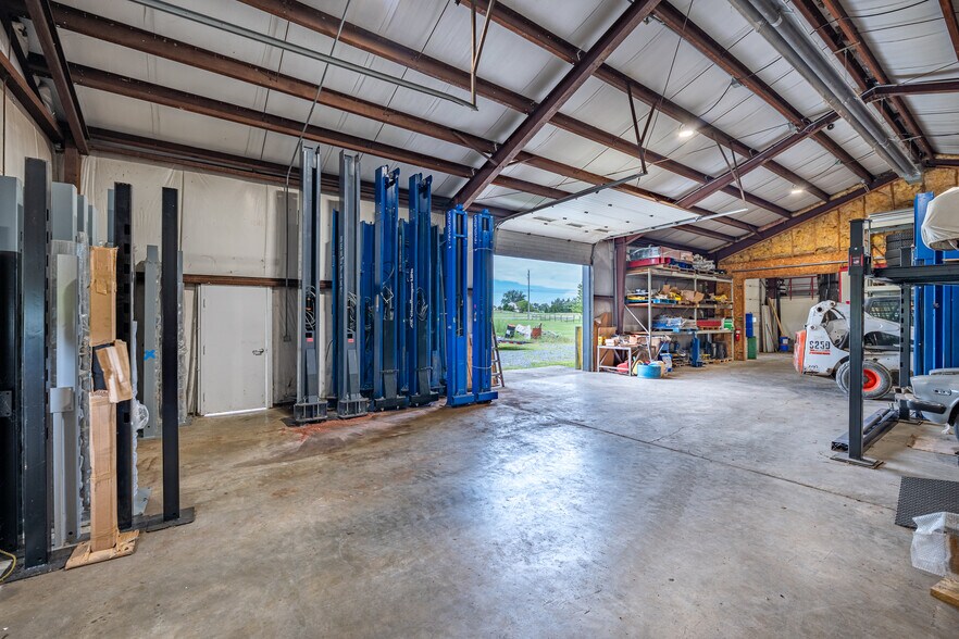 More Photos Of 929 Pondtown Rd, Dillsburg Flex For Sale