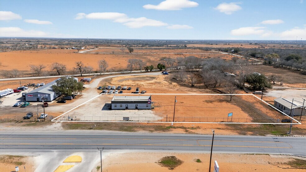 More Photos Of 3215 Zanderson Ave, Jourdanton Loft Creative Space For Lease
