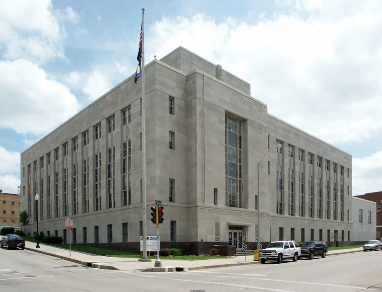 Primary Photo Of 201 S 8th St, Saint Joseph Office For Lease