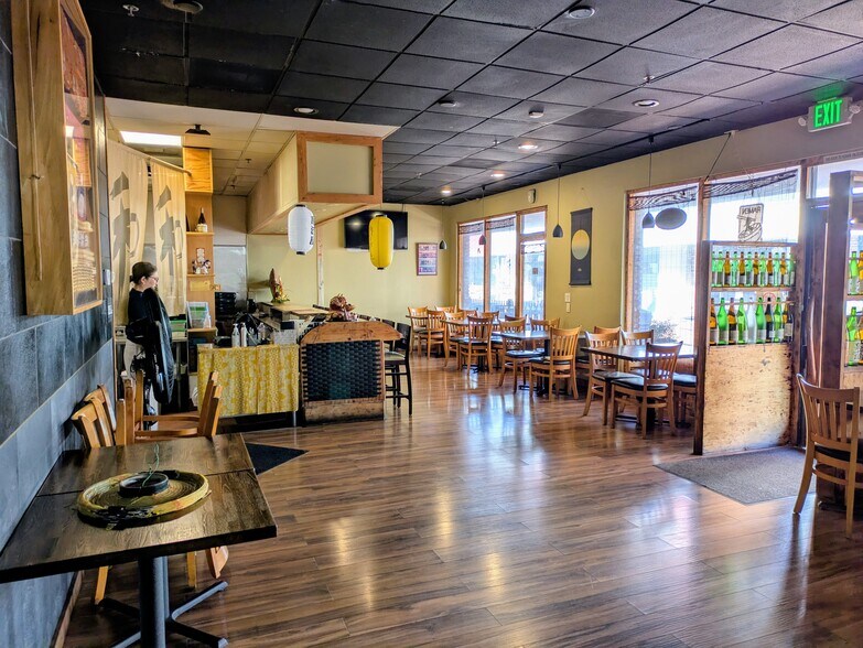 More Photos Of 15928 Ventura Blvd, Encino Storefront Retail Office For Lease