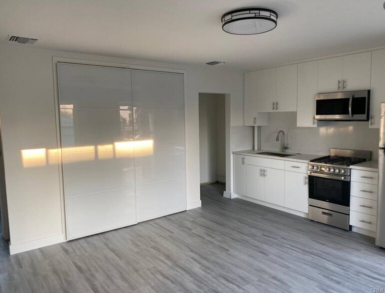 More Photos Of 405 W Broadway, Glendale Apartments For Sale