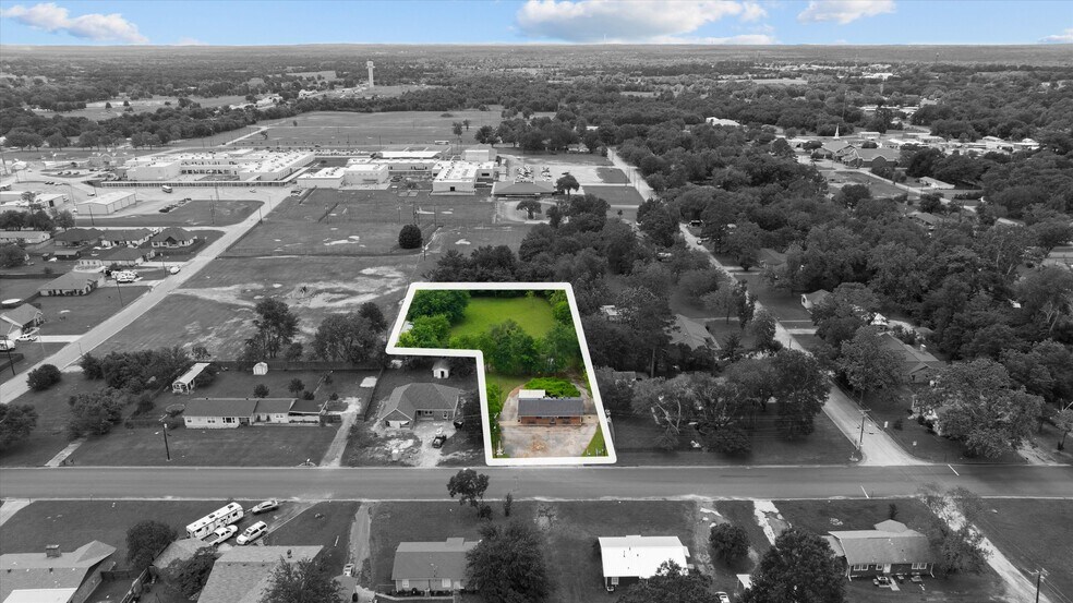 More Photos Of 314 E Pennsylvania Ave, Van General Retail For Sale