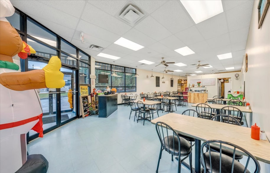 More Photos Of 119 E Cleveland Ave, Vinton Freestanding For Lease