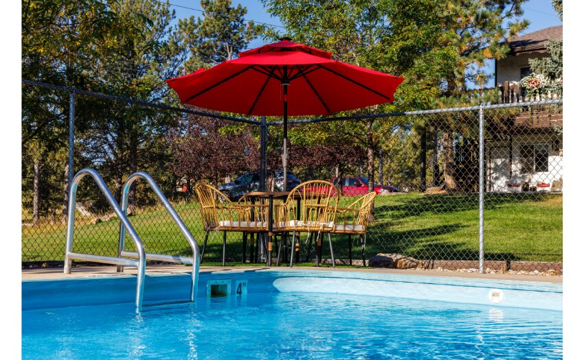 More Photos Of 855 N 5th St, Custer Hotel For Sale