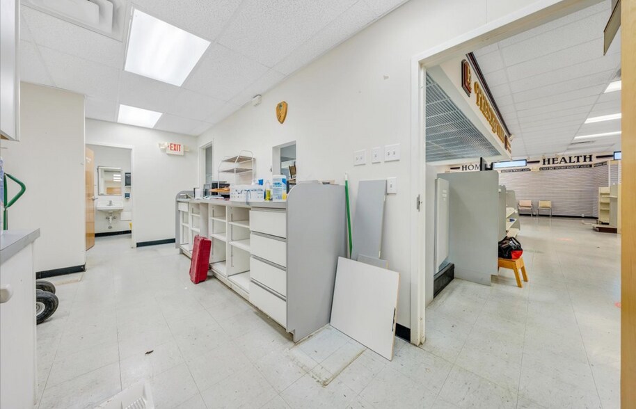 More Photos Of 119 E Cleveland Ave, Vinton Freestanding For Lease