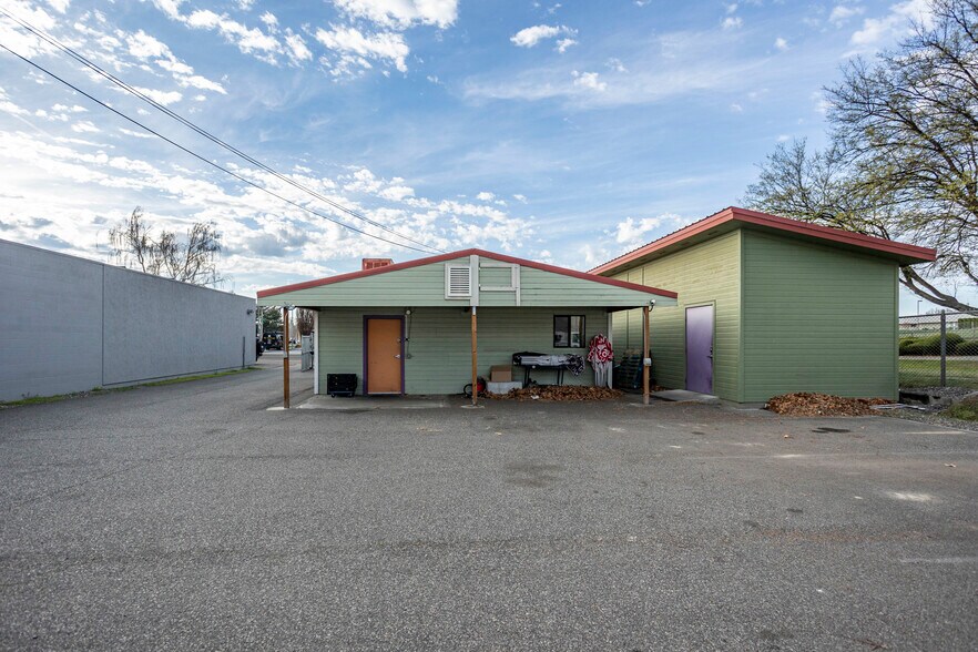 Primary Photo Of 608 Williams Blvd, Richland Restaurant For Sale