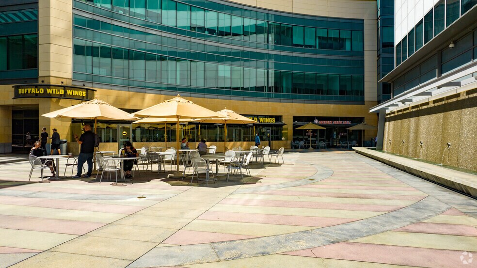 More Photos Of 15301 Ventura Blvd, Sherman Oaks Coworking Space