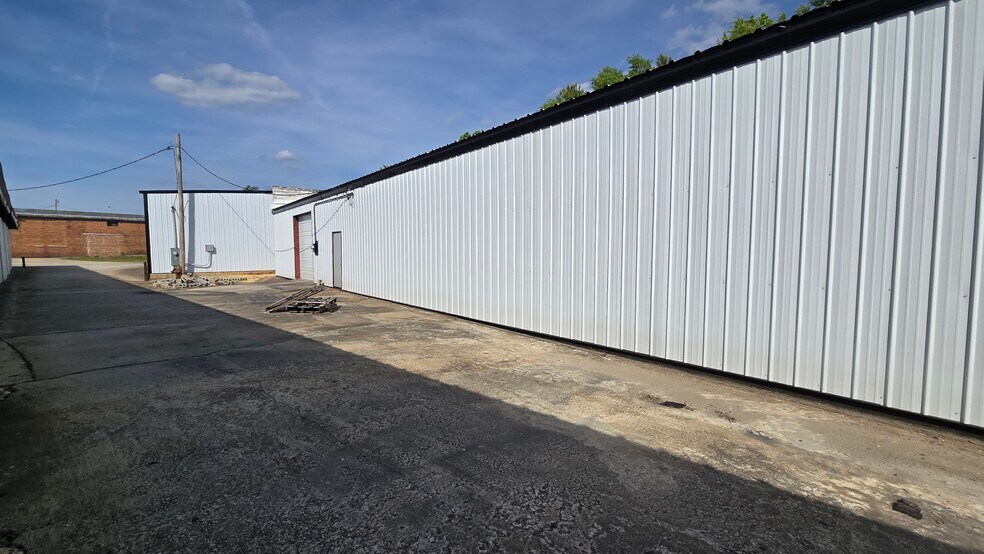 More Photos Of 711 E Rose St, Smithfield Warehouse For Sale