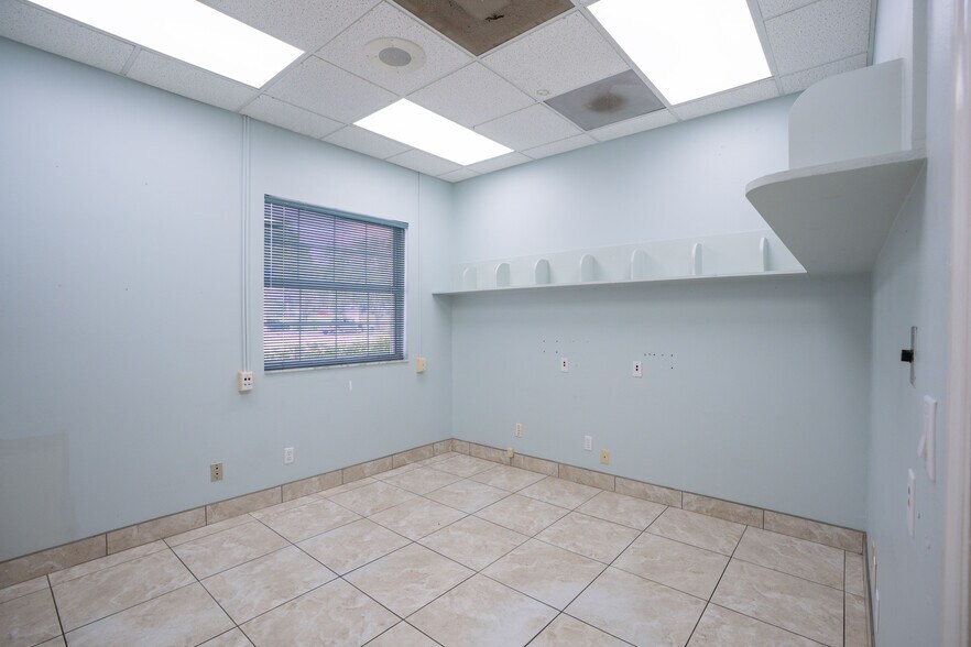 More Photos Of 3628 N Lecanto Hwy, Beverly Hills Veterinarian Kennel For Sale
