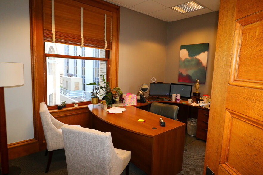 More Photos Of 730 17th St, Denver Office For Sale