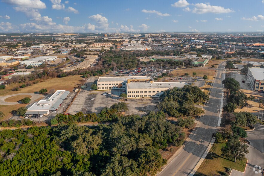 More Photos Of 5859 Farinon Dr, San Antonio Office For Sale