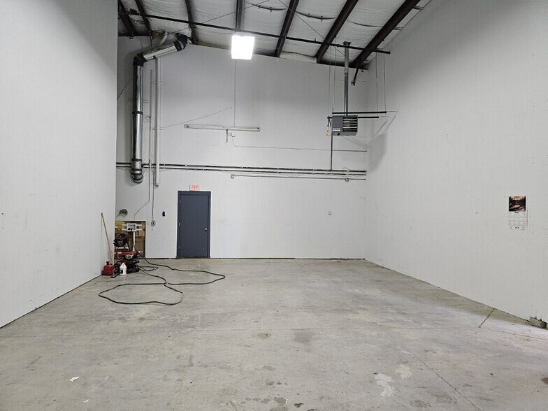 More Photos Of 7927-7939 Red Granite Loop, Colorado Springs Warehouse For Lease