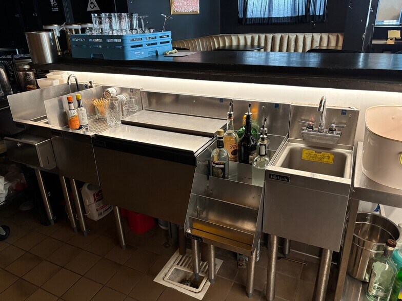 More Photos Of 1329 Gilman St, Berkeley Restaurant For Lease