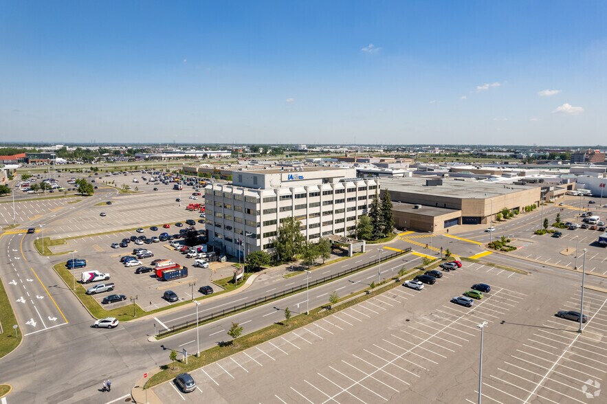 More Photos Of 2525 Boul Daniel-Johnson, Laval Office For Sale