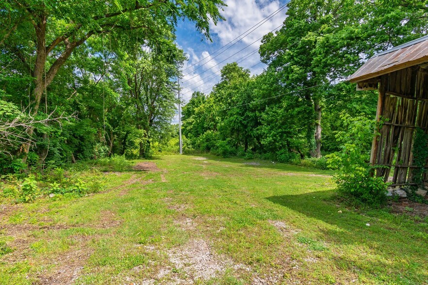 More Photos Of 106 Bridge St, Franklin Flex For Sale