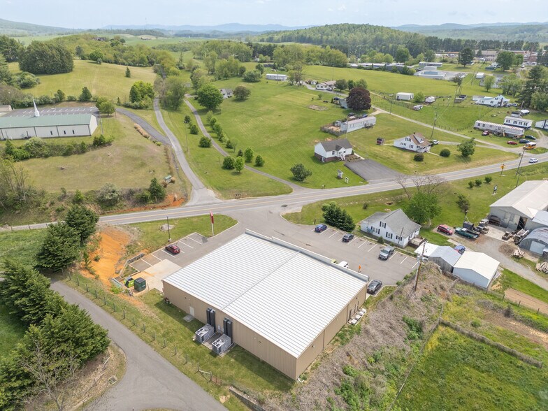 More Photos Of 555 Fort Chiswell Rd, Fort Chiswell Freestanding For Sale