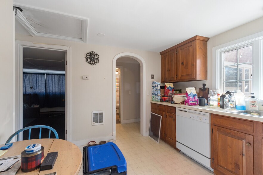 More Photos Of 561 Main St, Boxford General Retail For Sale