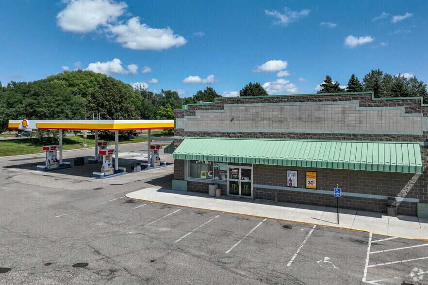 More Photos Of 14050 Pilot Knob Rd, Apple Valley General Retail For Lease