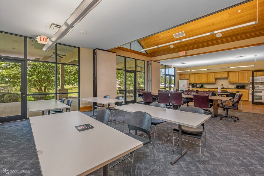 More Photos Of 10100 Woolworth Rd, Keithville Medical For Lease