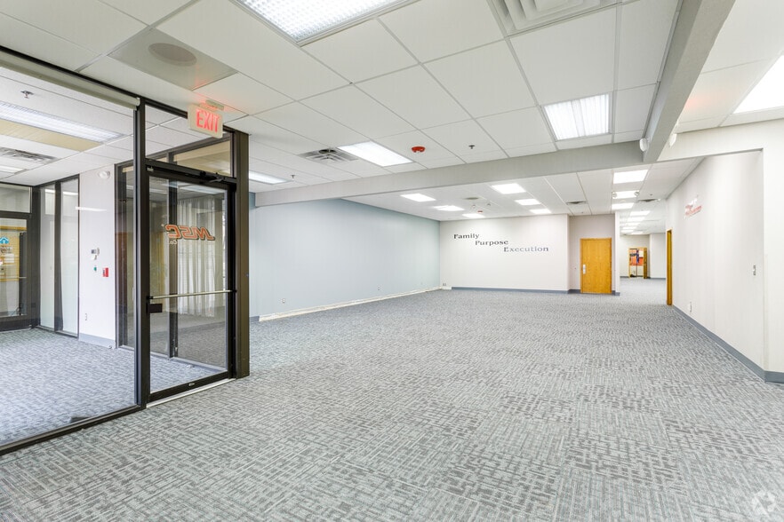 More Photos Of 31572 Industrial Rd, Livonia Unknown For Lease