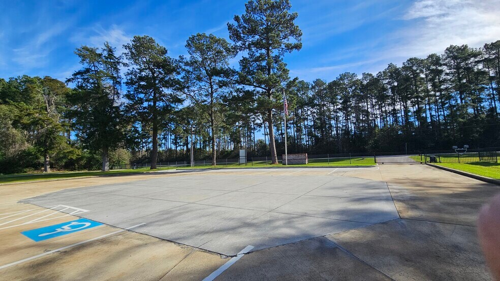 More Photos Of 16751 TX-75 Hwy, Willis Office For Sale
