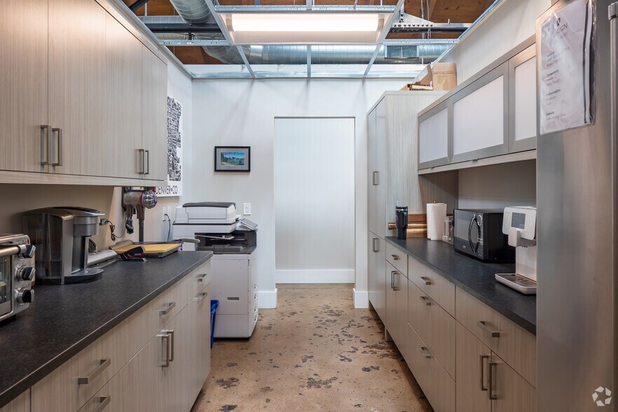 More Photos Of 1361 S Broadway, Denver Storefront Retail Office For Lease