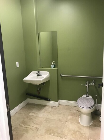More Photos Of 1220 251st St, Harbor City Warehouse For Lease